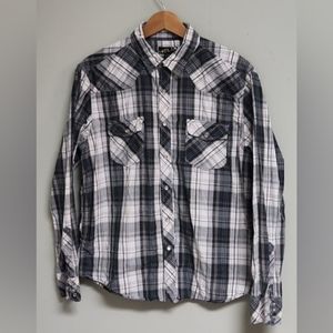 Helix Mens shirt.  Size X-large.  Pearl Snaps button down and snaps on sleeves.